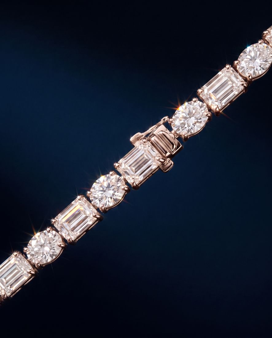 Tennis bracelet alternating oval and emerald-cut lab-grown diamonds in gold
