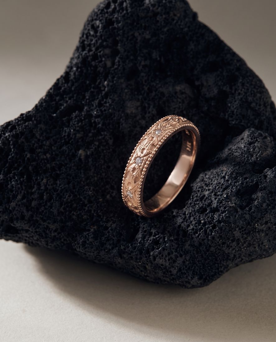 Gold ring with a pleated fluted band set with small cognac lab-grown diamonds