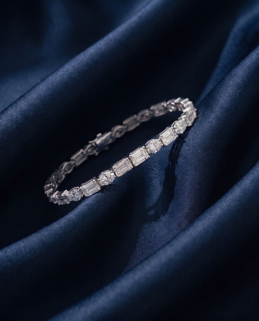 Tennis bracelet alternating oval and emerald-cut lab-grown diamonds in gold