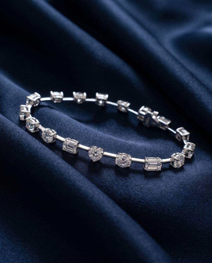 Gold bracelet with sixteen individually set lab-grown diamonds in mixed cuts joined by short polished bars